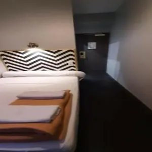 ** Hotel Hipotel Belleville Gare De L'est France
